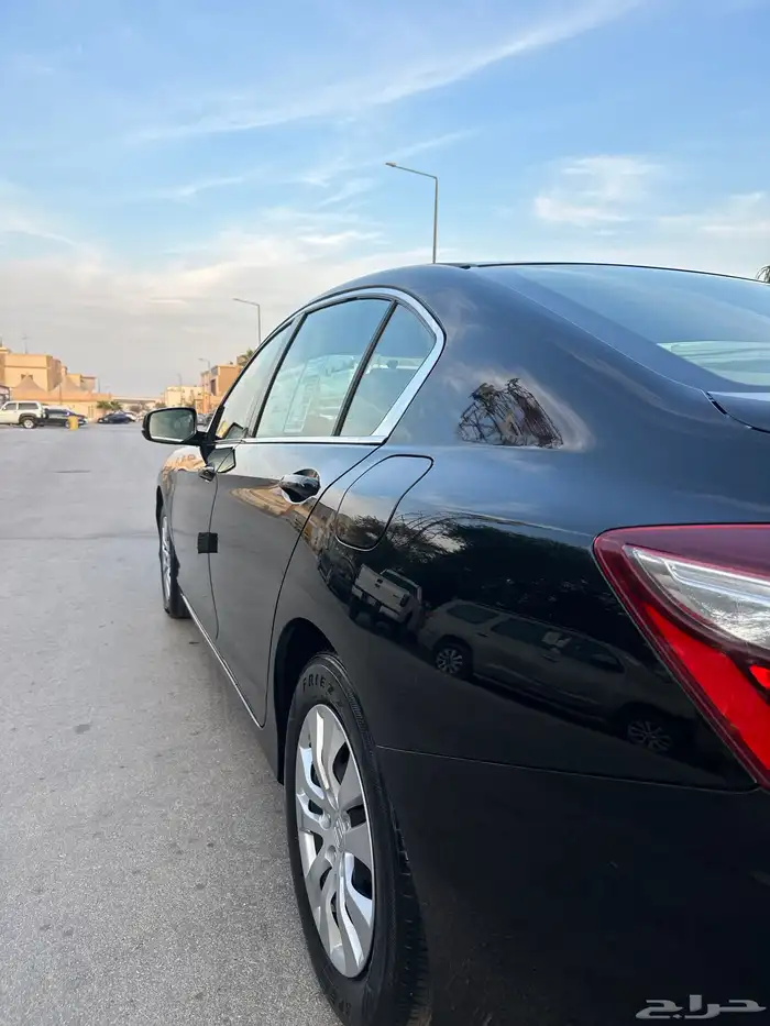 للبيع هوندا اكورد 2017 ستاندر اسود 11