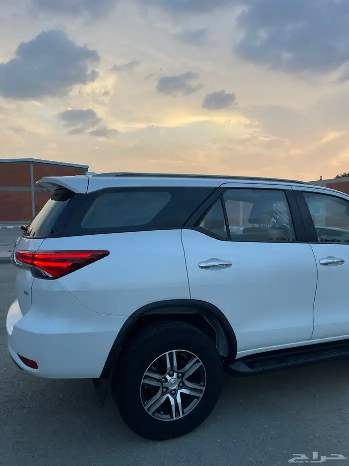 فورتشنر 2023 V6 شبه الجديد 16