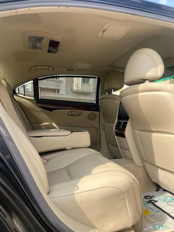 للبيع او البدل لكزس LS460L. مخزن ممشي 54000 9