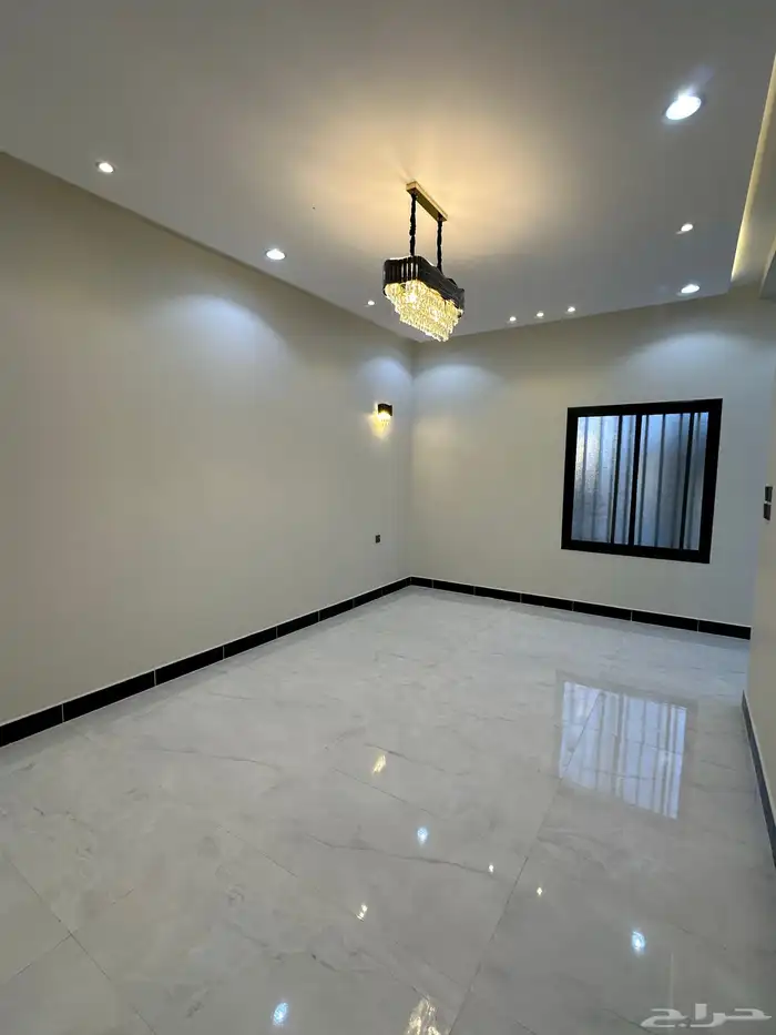 للبيع شقة دور ارضي وسيعة بجوار المسجد حي الراقي 1