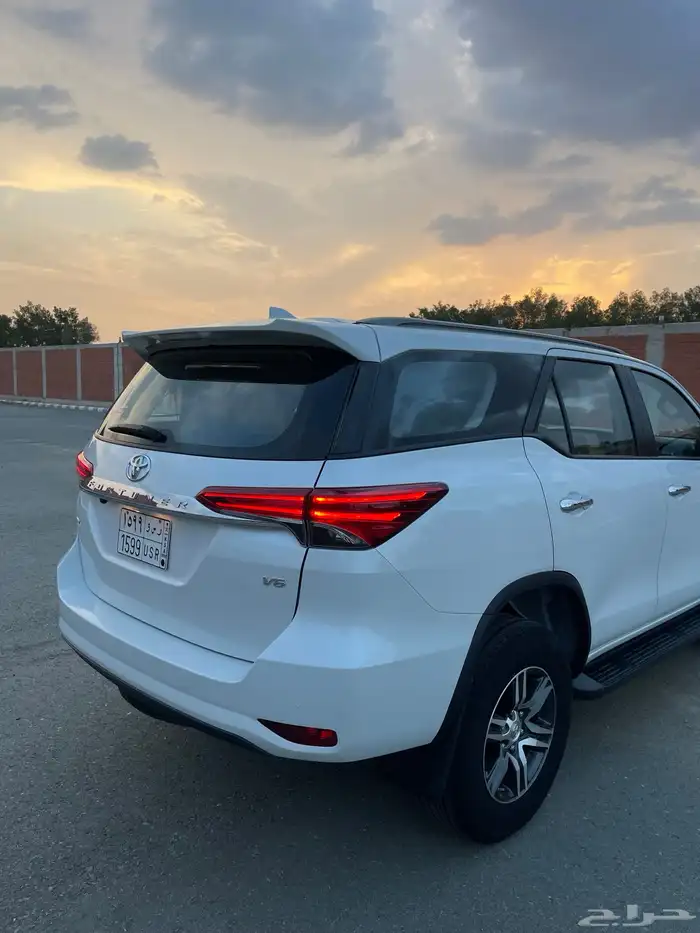 فورتشنر 2023 V6 شبه الجديد 14