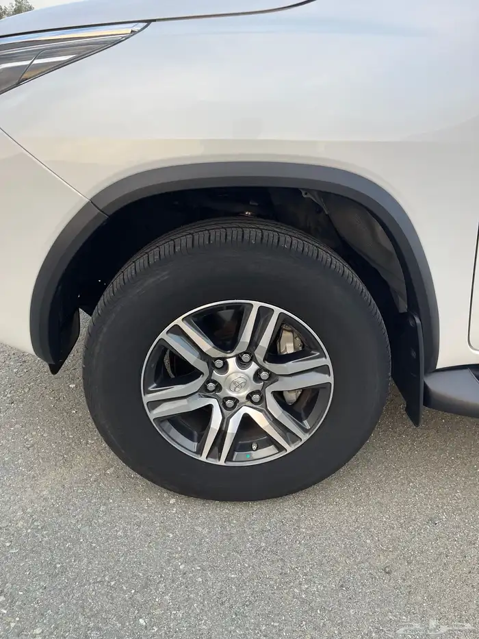 فورتشنر 2023 V6 شبه الجديد 9