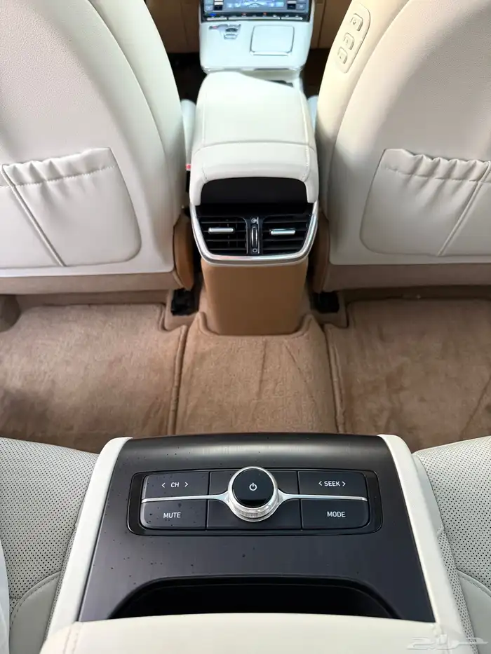 ازيرا 2022 -كالجرافي 6سلندر اعلا مواصفات بحالة الوكاله للبيع 17