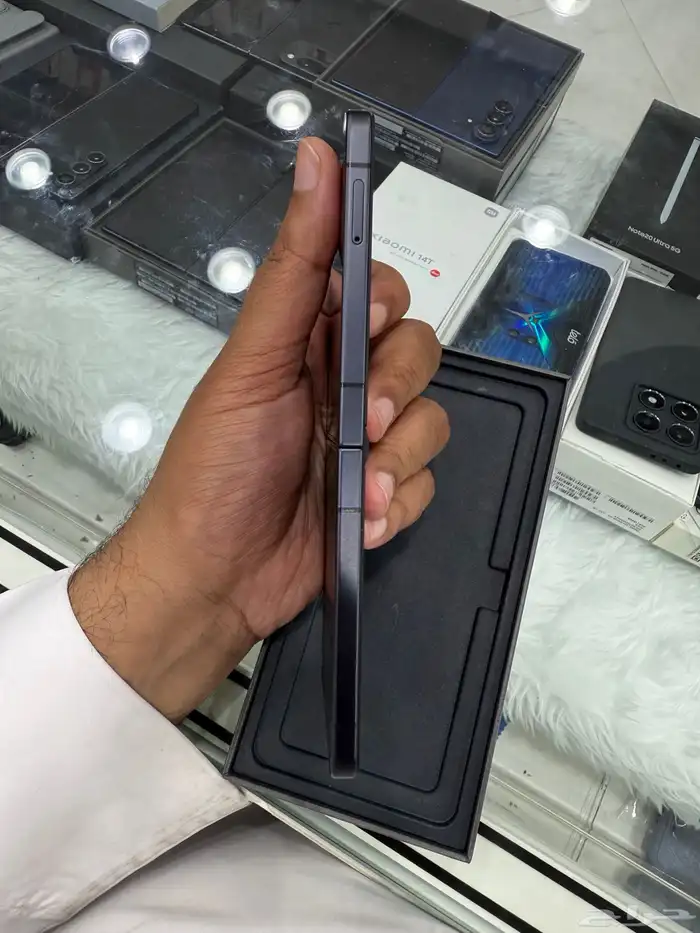 سامسونج زد فليب 7 اسود ذاكرة 256 مع فاتورة من اكسترا 4