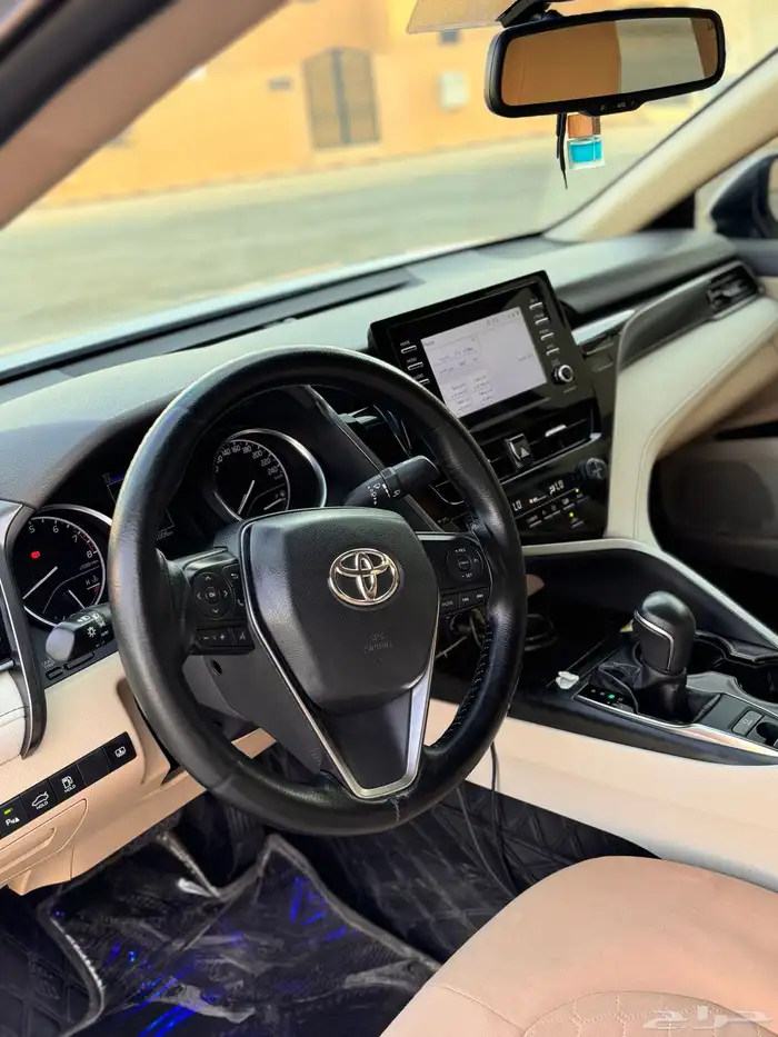 كامري نص فل فضي 10