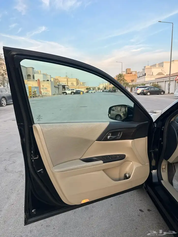 للبيع هوندا اكورد 2017 ستاندر اسود 15