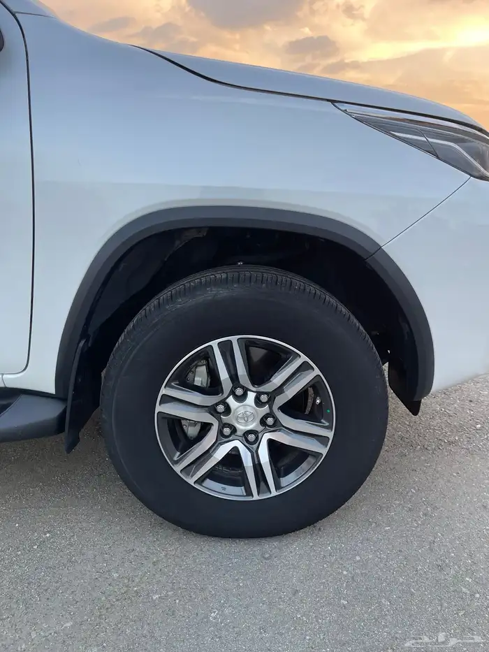 فورتشنر 2023 V6 شبه الجديد 13