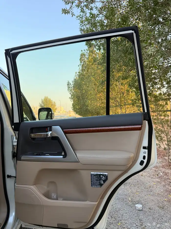 لاندكروزر VXR بريمي 2015 - وكالة 33