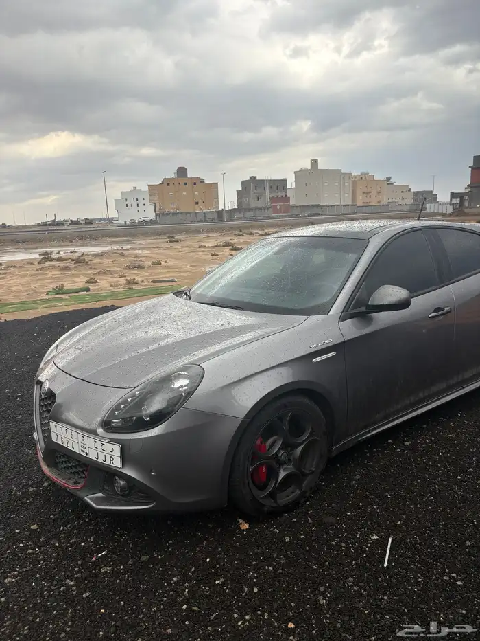 الفاروميو جوليتا 0