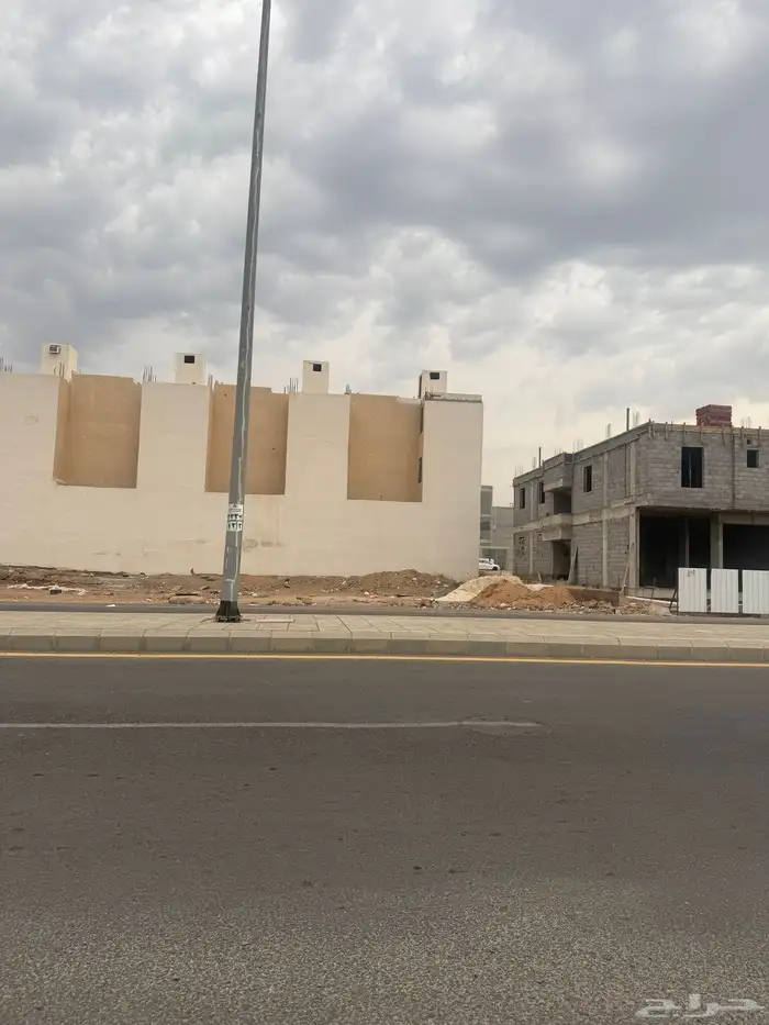 للبيع ارض تجارية في مخطط النبلاء م500 شارع 30م 13