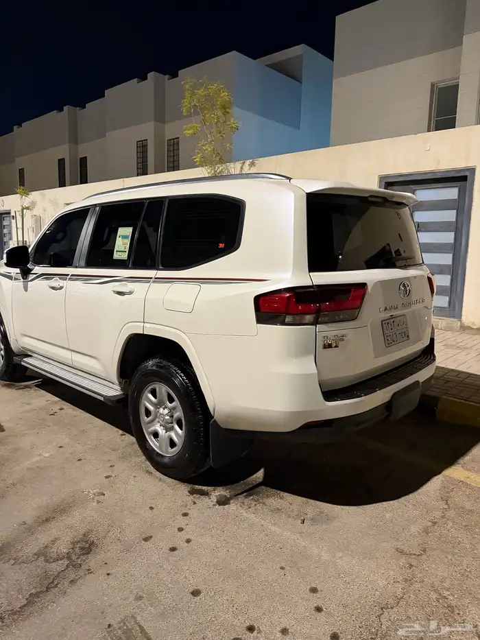 للبيع لاندكروزر 2023 ديزل L1 بريمي 5