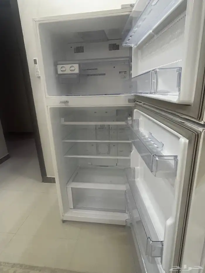 ثلاجه ال جي لها خمس سنوات عندي وشبه جديده 2