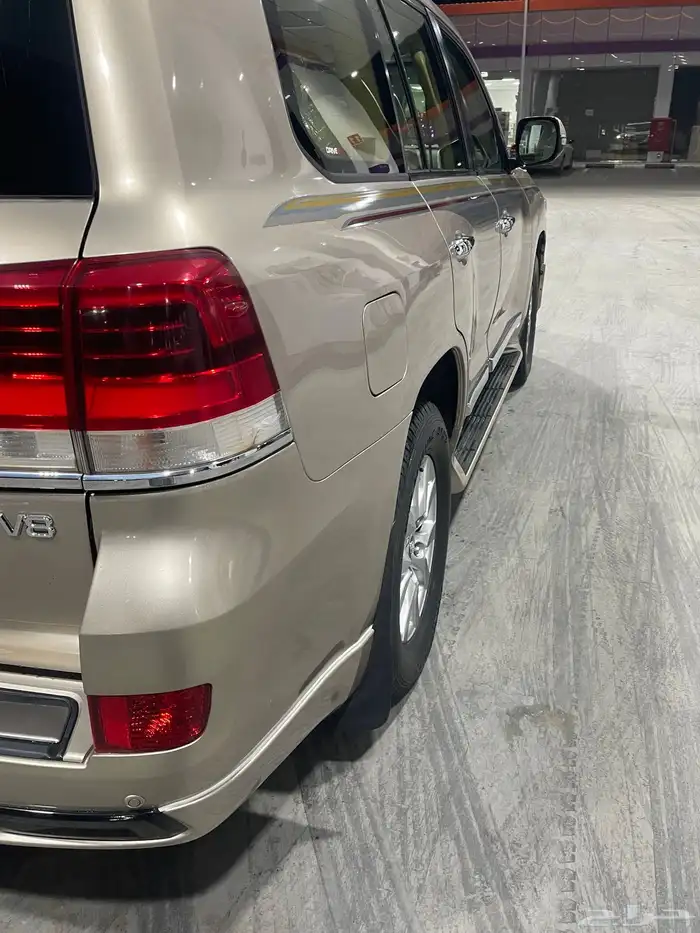 جيب صالون لاندكروزر 4