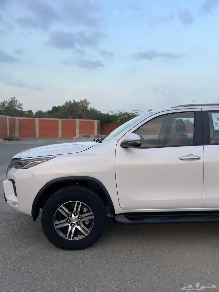 فورتشنر 2023 V6 شبه الجديد 8