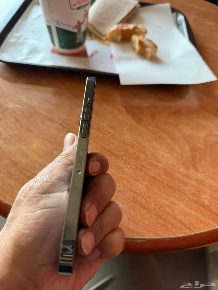 ايفون 13 برو اسود 9