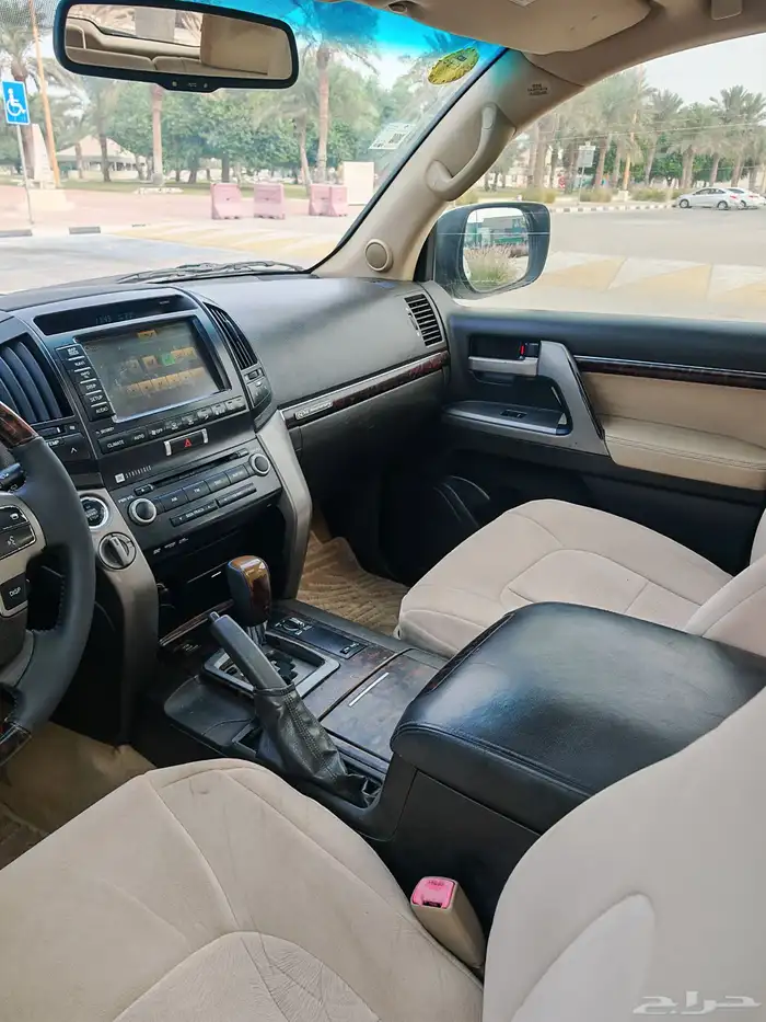 جيب لاندكروزر 2011 V.XR فل كامل 92