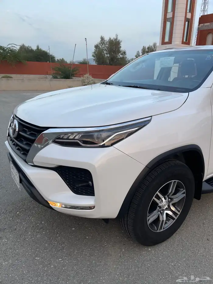 فورتشنر 2023 V6 شبه الجديد 7