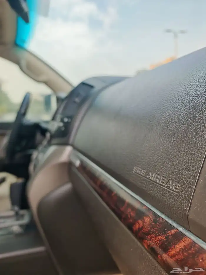 جيب لاندكروزر 2011 V.XR فل كامل 70