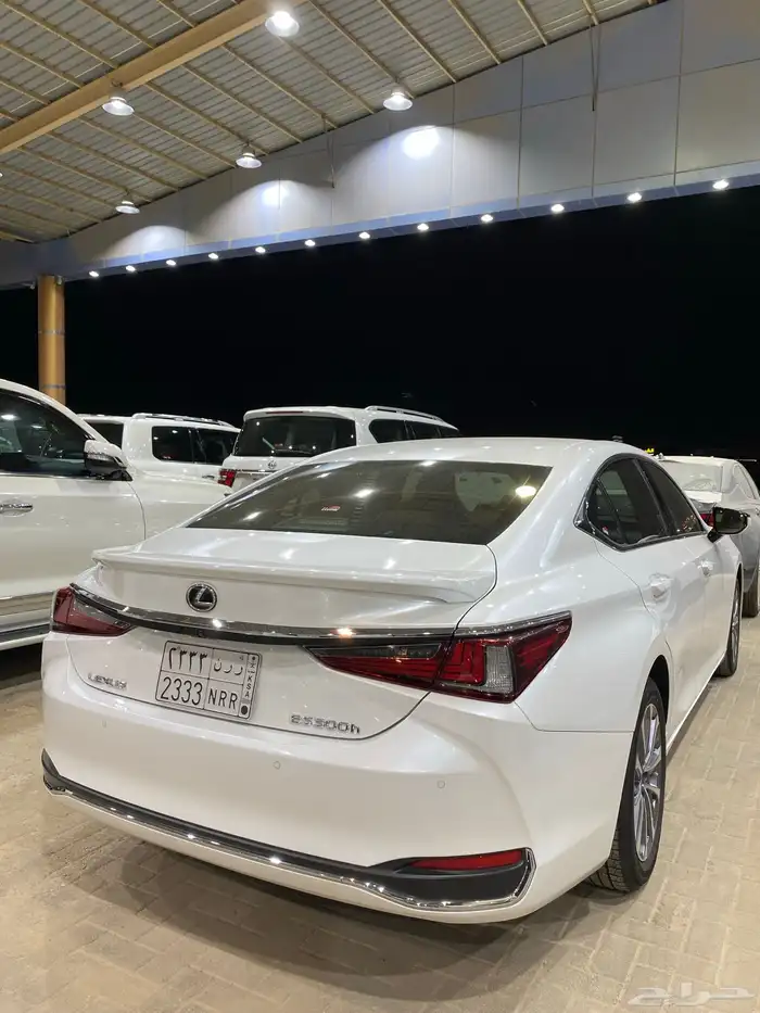 للبيع لكزس ES300h هايبرد 2023 عبداللطيف عداد 133 الف 6