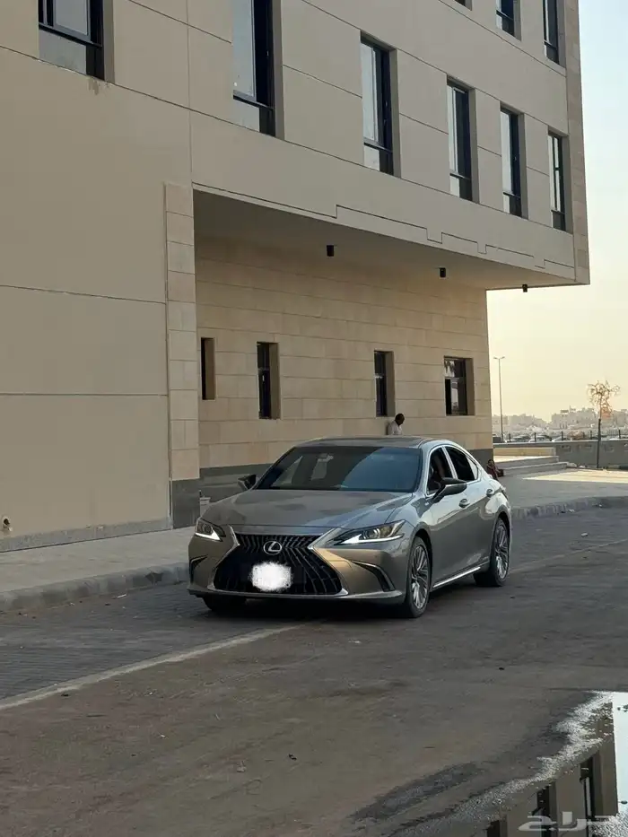 سيارة فاخرة للإيجار 3