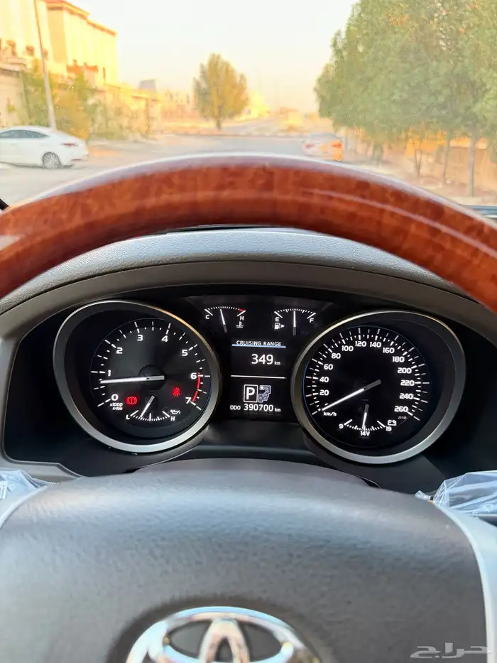 لاندكروزر VXR بريمي 2015 - وكالة 15