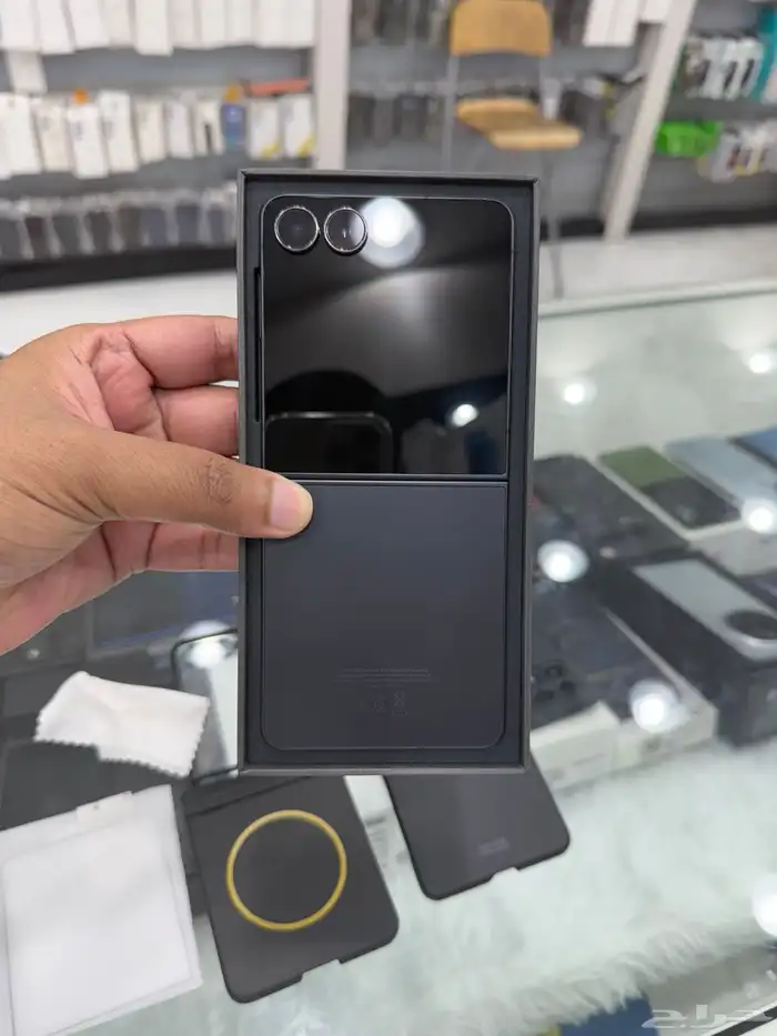 سامسونج زد فليب 7 اسود ذاكرة 256 مع فاتورة من اكسترا 0