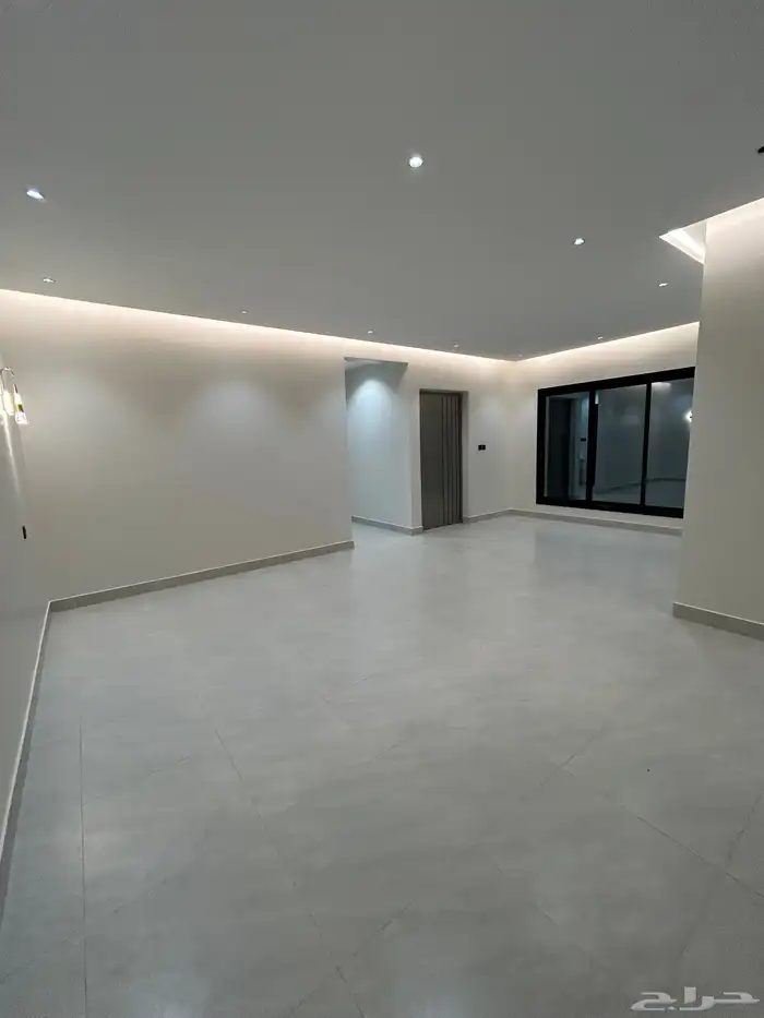 للبيع روف علوي بملحق بدرج خارجي احد روفيده بسعر مناسب 24