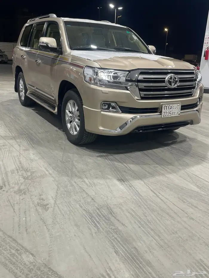 جيب صالون لاندكروزر 1