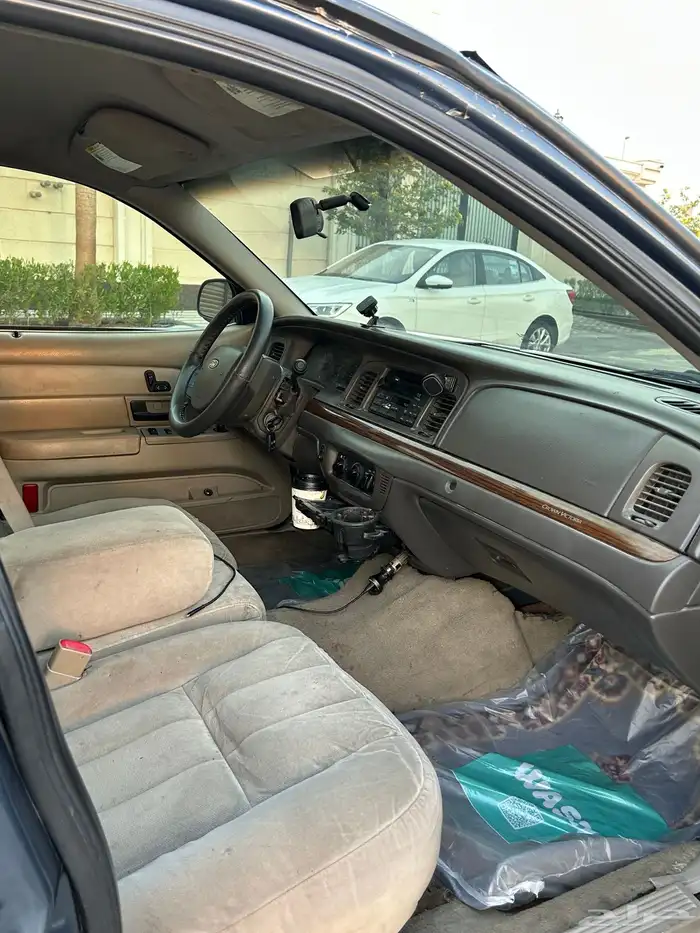 فورد فكتوريا 2010 11