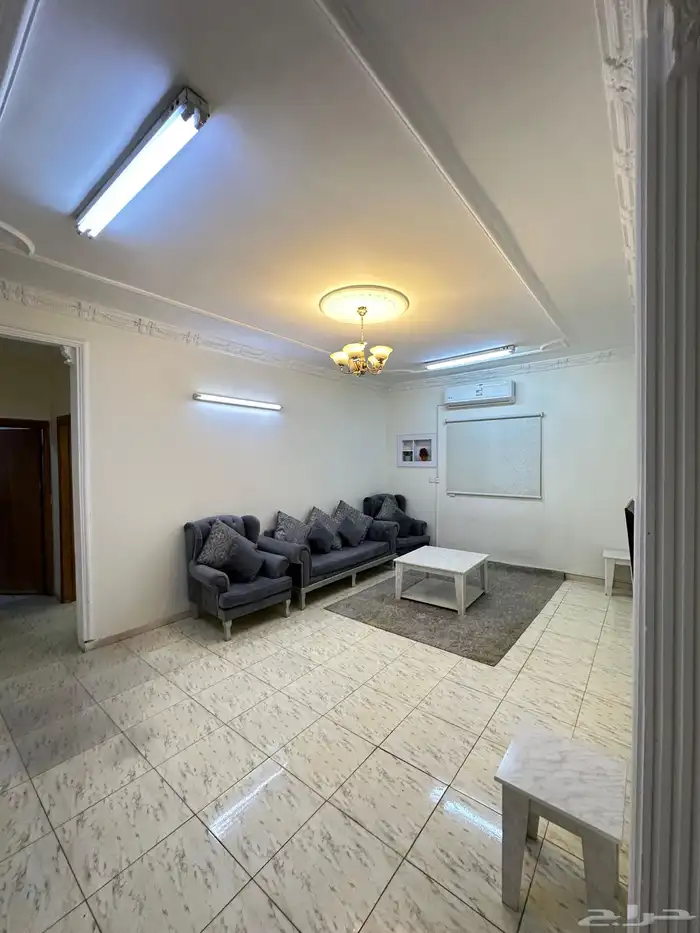 للإيجار بحي اليرموك مفروشة 2غرف وصاله ب3500شهري بعد سنوي 10