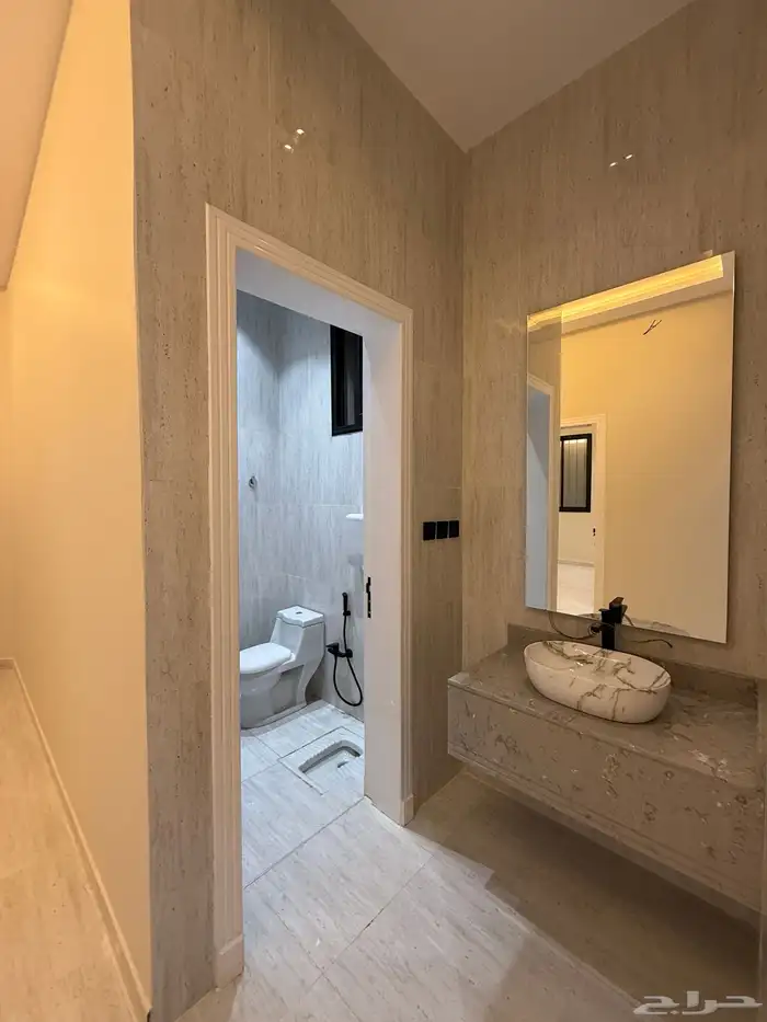 للبيع شقه أرضيه ببايكه سيارة بموقع مميز مقابل نادي ضمك 12