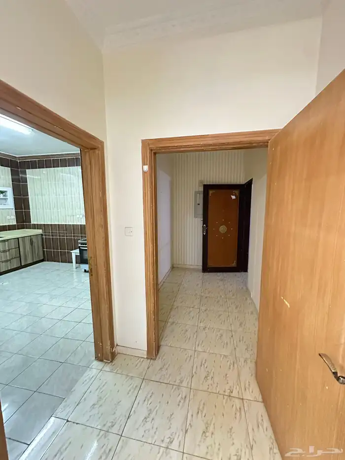 للإيجار بحي اليرموك مفروشة 2غرف وصاله ب3500شهري بعد سنوي 3