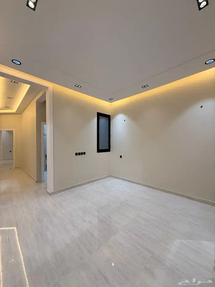 للبيع شقه أرضيه ببايكه سيارة بموقع مميز مقابل نادي ضمك 9