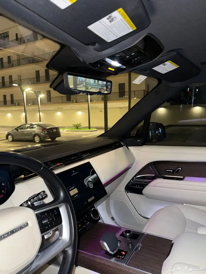 رنج روفر SE400 2023 اللون زيتي داخل اوف وايت بلاك اديشن 8