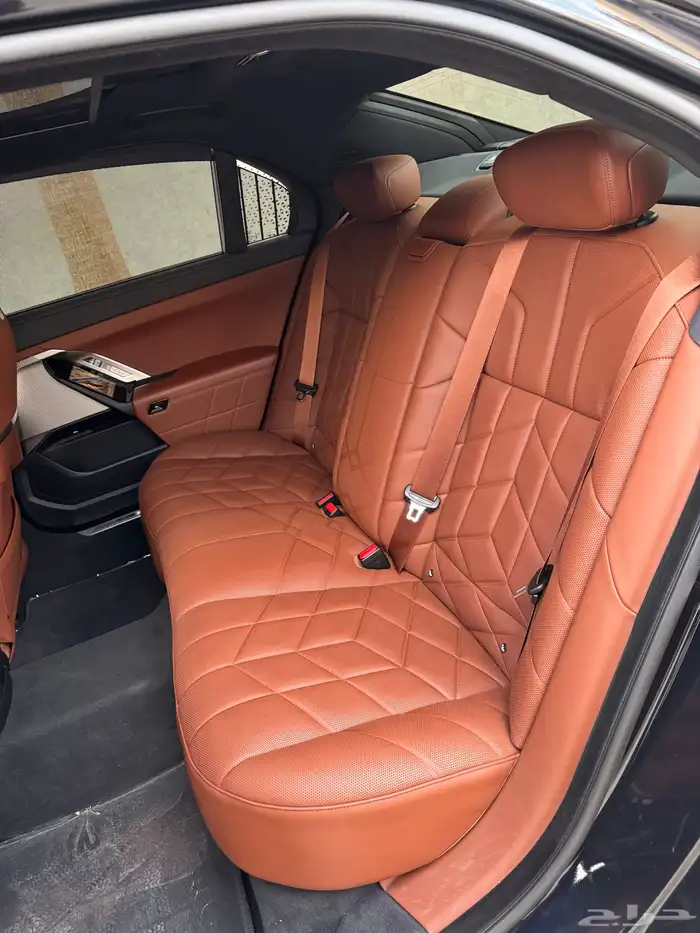 بي ام دبليو الفئة السابعة 735i - 2023 9