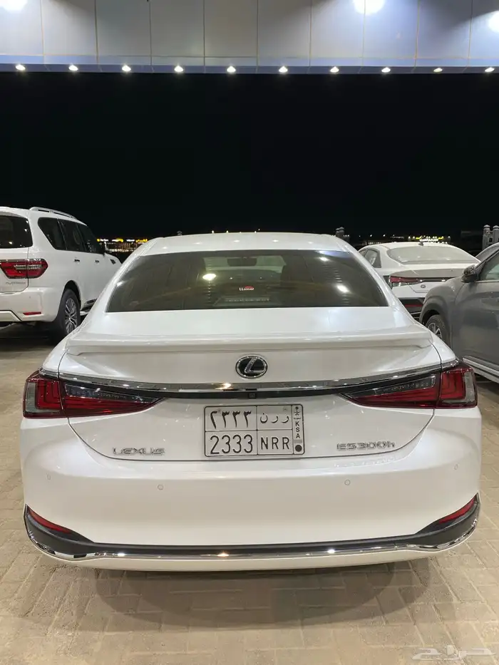 للبيع لكزس ES300h هايبرد 2023 عبداللطيف عداد 133 الف 9