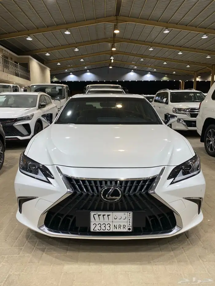 للبيع لكزس ES300h هايبرد 2023 عبداللطيف عداد 133 الف 2