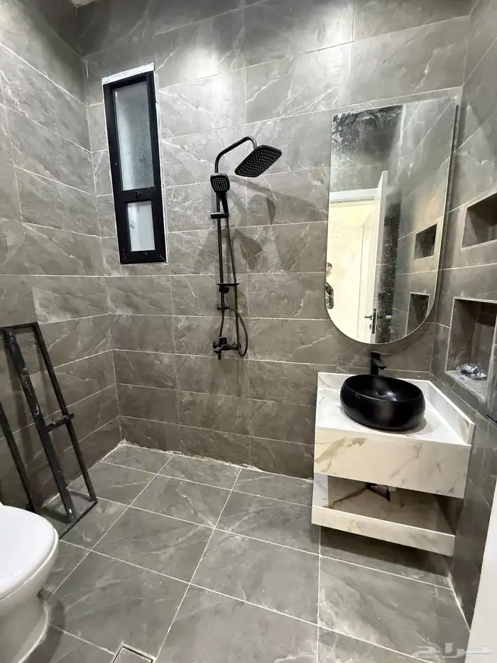 للبيع دور أرضي علي شارعين وأرضي شارع شمال خميس مشيط 18