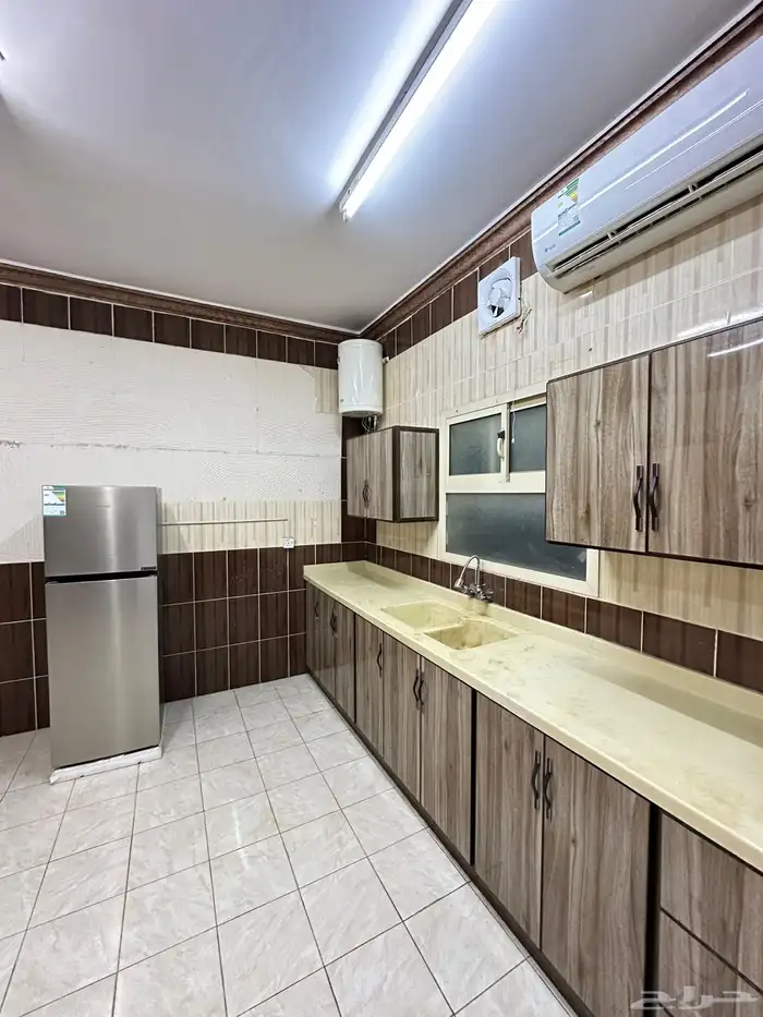 للإيجار بحي اليرموك مفروشة 2غرف وصاله ب3500شهري بعد سنوي 1