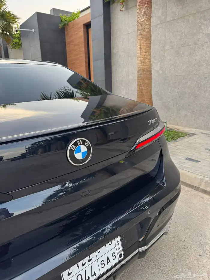 بي ام دبليو الفئة السابعة 735i - 2023 26