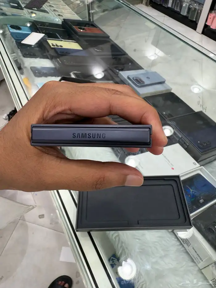 سامسونج زد فليب 7 اسود ذاكرة 256 مع فاتورة من اكسترا 2