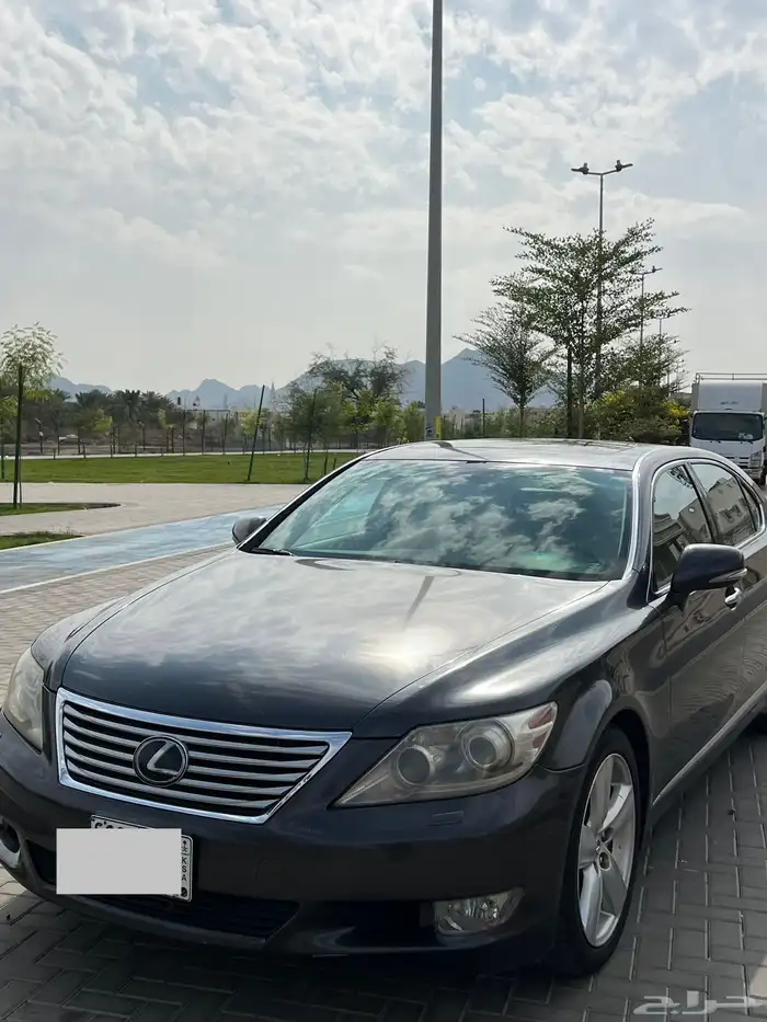 للبيع او البدل لكزس LS460L مخزن ممشي 54000 8