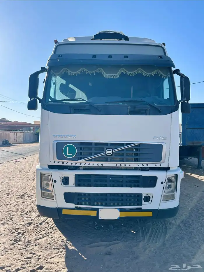 للبيع  رأس فولفو 2003 مع تيدر أعلاف 18 متر 0