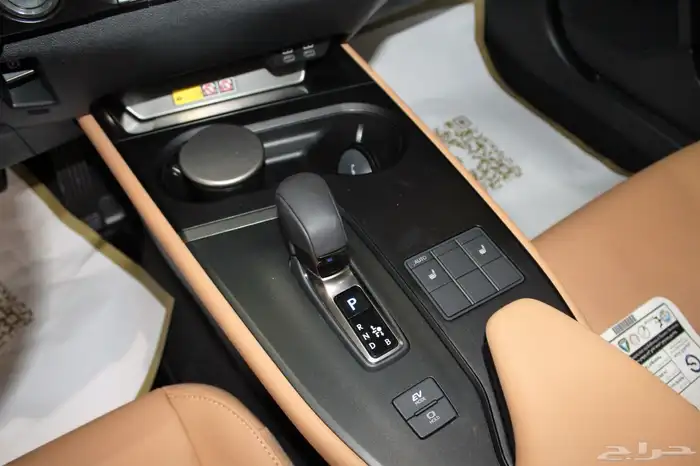 لكزس - UX300 Ch هايبرد - 2025 - فل كامل - خليجي 10