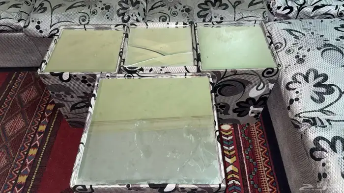 للبيع أثاث منزل كنب مجلس نظفين 4ف4 وكراسي طاولة طعام 5