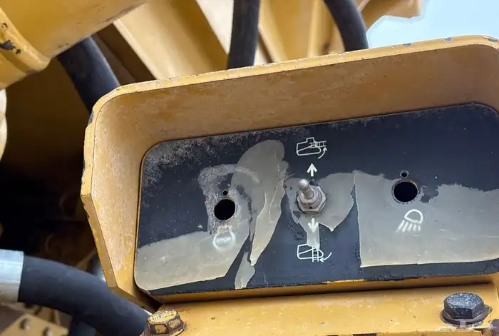 للبيع بلدوزر كتربلر حجم D10T2 موديل 2014 10