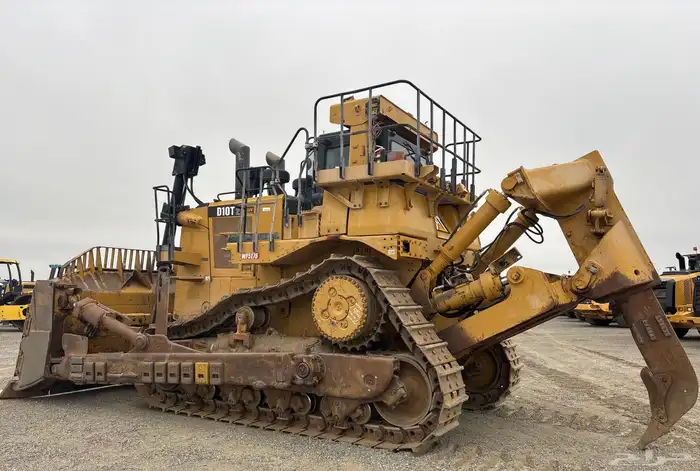 للبيع بلدوزر كتربلر حجم D10T2 موديل 2014 3