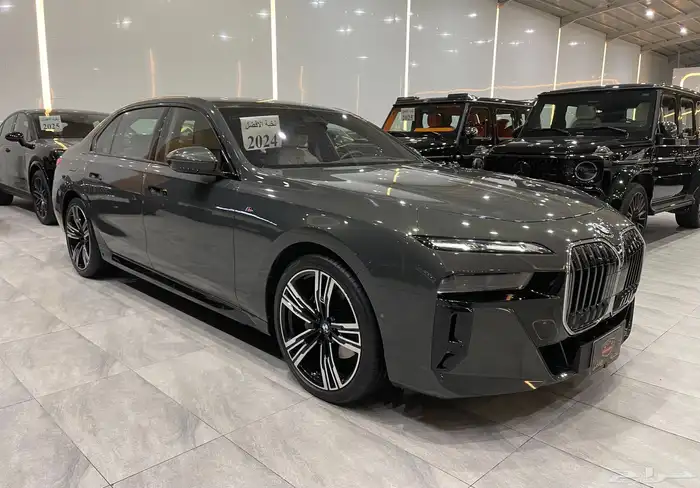 بى ام دبليو 735i فل اوبشن 2024 2