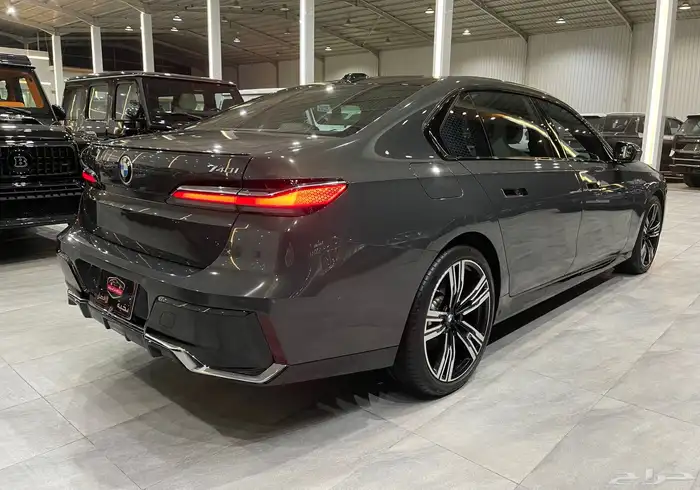 بى ام دبليو 735i فل اوبشن 2024 3