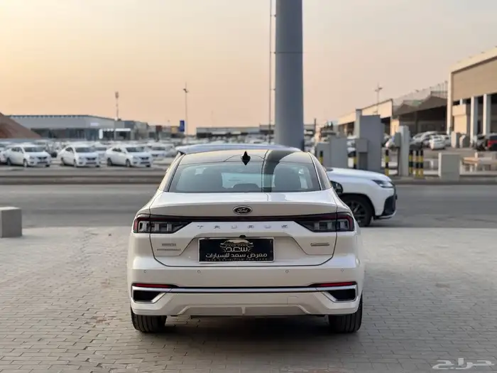 فورد توروس 2022 تيتانيوم ابيض 8